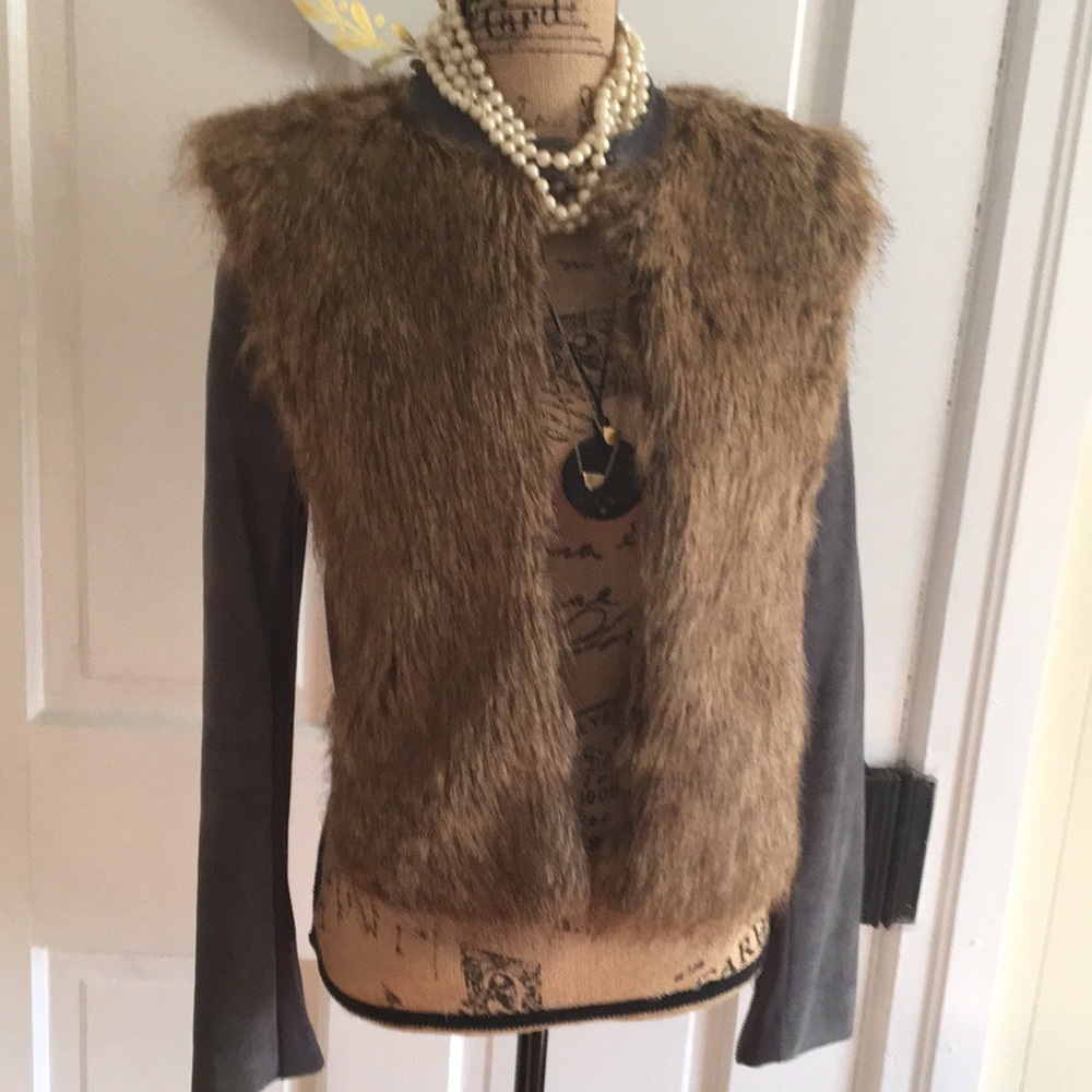 Cynthia Vincent | Luxurious Leather & Fur Jacket - Picture 7 of 10